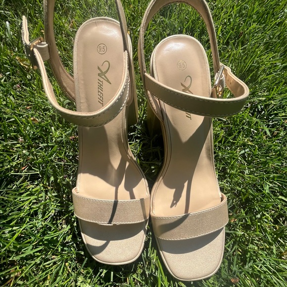 NIB Platform Sandals - Picture 2 of 9